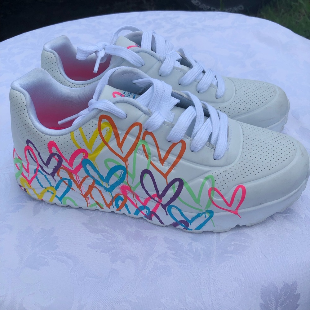 Big Girls' SKECHERS UNO LITE HEART WEDGE SNEAKERS Sz 6 Like New Share the Love